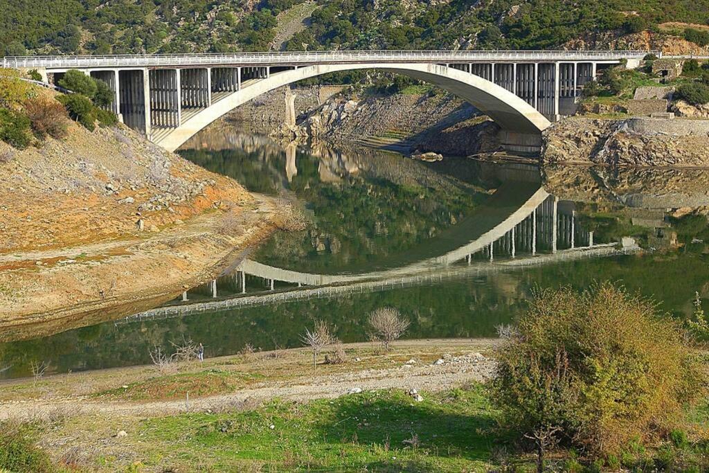 Ferula Romantica Mansarda Tra Fiumi E Montagne Sardegna Seùlo Dış mekan fotoğraf